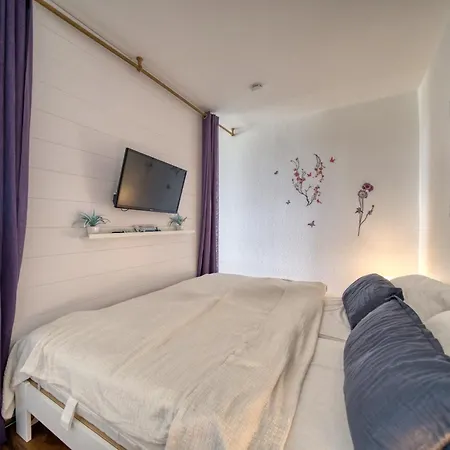 - Haus L, App 0leg11 *